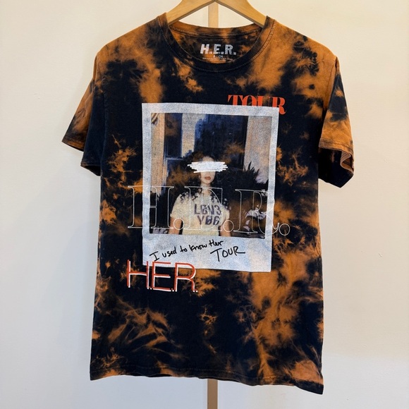H.E.R Tops - H.E.R. Tour T-Shirt Unisex S Multicolor Graphic Music Concert Tee